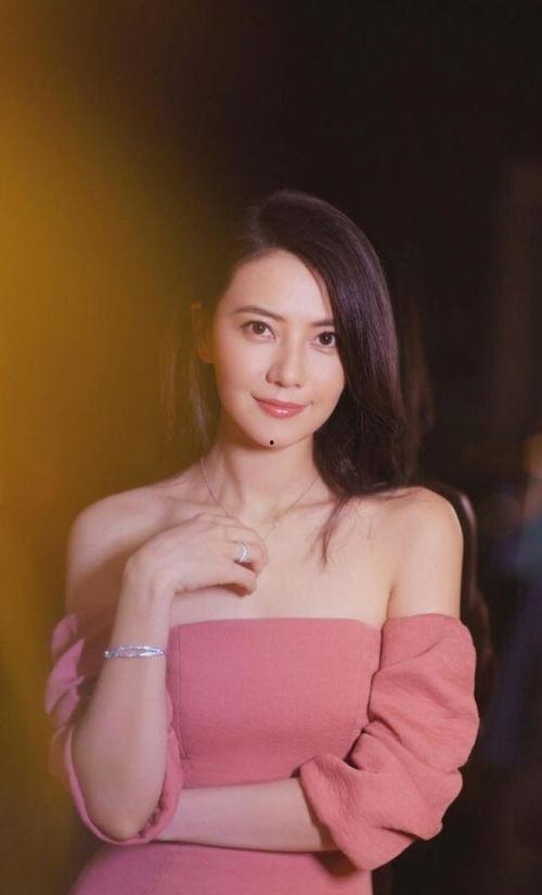梁静闺蜜大爆料视频,视频大爆料背后的惊人真相
