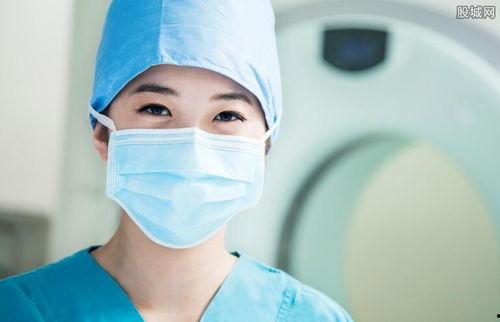 家长爆料学生带口罩视频,家长曝光学生佩戴口罩引发热议