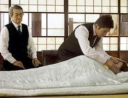 电影入殓师在线观看,生死之间，温情永存