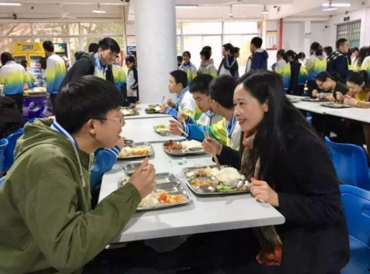 天津一配餐公司爆料视频,揭露行业黑幕，食品安全引关注